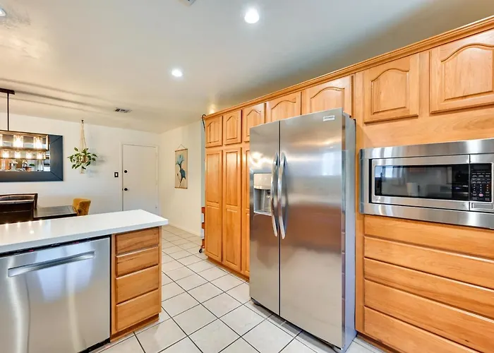 Holiday home Vacation W/ Private Pool & Patio! *