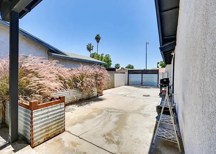 Holiday home Vacation W/ Private Pool & Patio! *