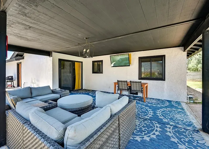 Holiday home Vacation W/ Private Pool & Patio! *